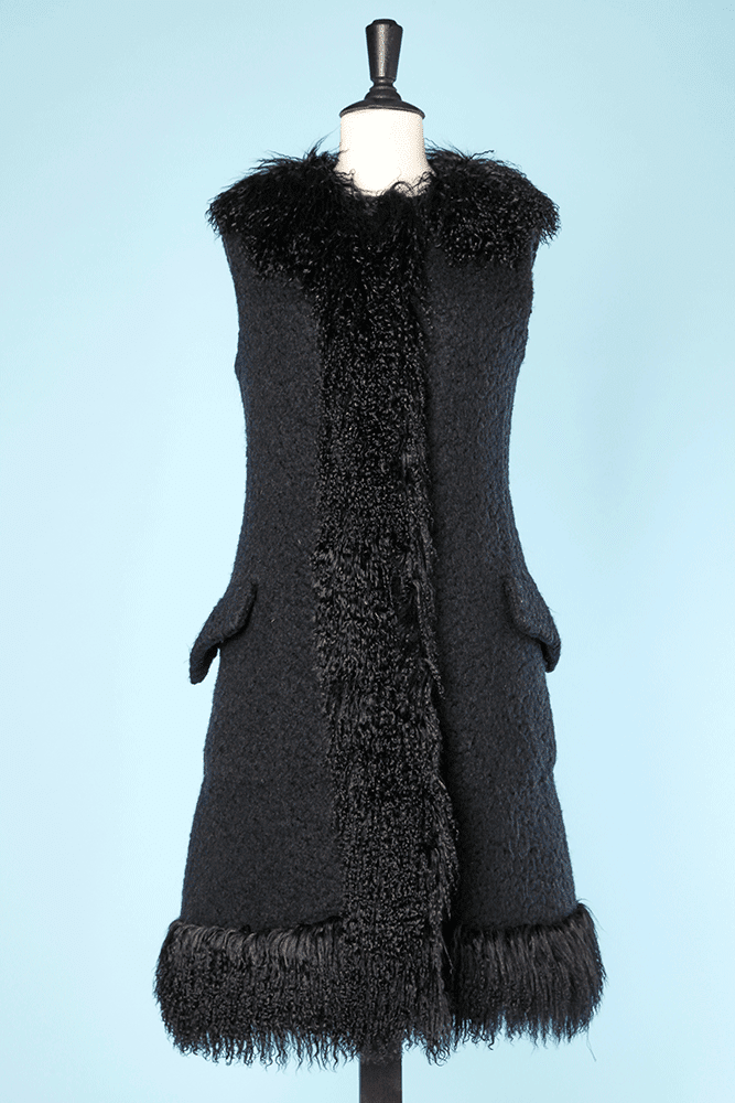 Manteau en laine noire et franges en Mongolie griffé Valentino