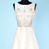 Robe en soie sauvage blanche 1960 brodée de perles et strass