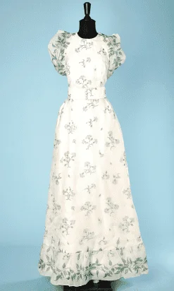 Robe de mariée 1970 en organza blanc fleurs vertes et argent de Serge Lepage