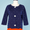 Gilet en jersey de laine marine brodé de perles blanches et boutons perlés