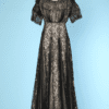 Robe longue 1900 du soir en dentelle noire brodée de paillettes