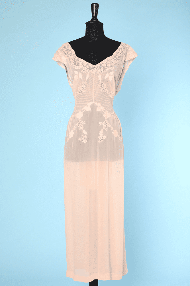 Chemise de nuit en soie rose 1930 incrustée de dentelle