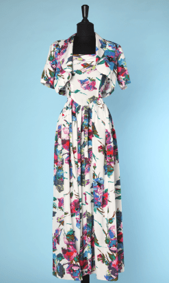 Robe longue bustier et boléro 1940 blanc imprimé de bouquets de fleurs