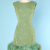 Robe 1960 en mousseline, velours et plumes d'autruche