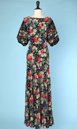 Robe longue 1930 en soie noire imprimé de fleurs multicolores et tulle noir
