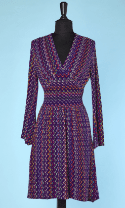Robe 1970 en maille tricot violette et multicolore