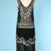 Robe 1925 en mousseline noire brodée de motifs en perles argentées et jaunes