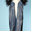Cape 1920 en velours de soie noir doublé bleu et lamé argent