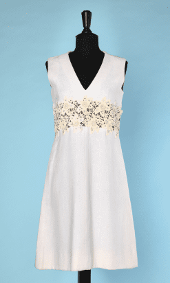 Robe 1960 en coton blanc et entre deux de guipure