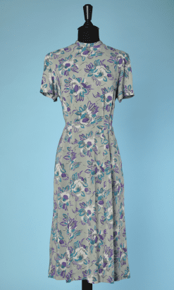 Robe 1940 en rayonne vert amande imprimé blanc turquoise et mauve