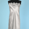 Robe en satin de soie gris argent et dentelle Valentino