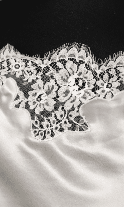 Alternative view of Robe en satin de soie gris argent et dentelle Valentino