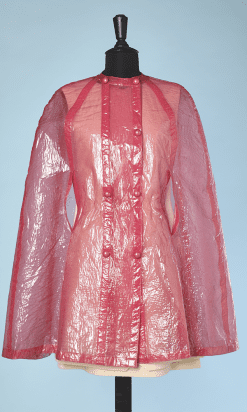 Cape de pluie 1960-1970 en plastique rose