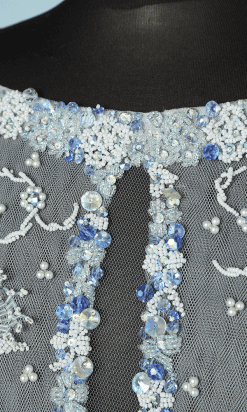 Alternative view of Robe 1960 en tulle bleue ciel perlée