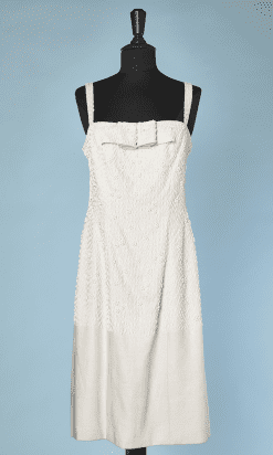 Robe 1960 en lin blanc brodé de perles blanches