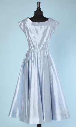 Robe de cocktail 1950 en soie sauvage bleu ciel