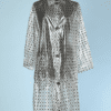 Imperméable en plastique transparent à pois noirs