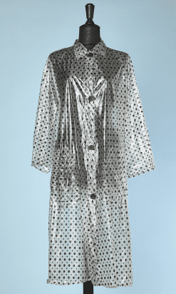 Imperméable en plastique transparent à pois noirs