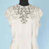 Chemisier 1950 en soie ivoire sans manches brodé