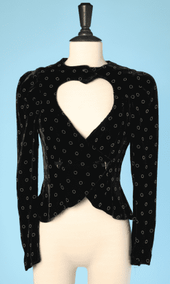 Veste 1930 en velours noir à petits cercles blancs et encolure en forme de coeur