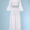 Robe longue 1970 en coton blanc et entre deux de dentelles