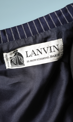 nA5229-Tailleur-1980-en-lainage-marine-à-rayures-grises-Lanvin-t36-38-01