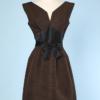 Robe 1950 de cocktail en soie marron et faille noire