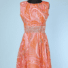Robe 1960 en mousseline orange et rose et entre deux de lacets brodés