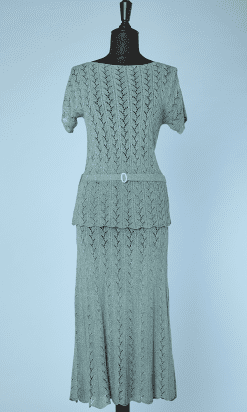 Tailleur en tricot bleu canard 1940 manches courtes et ceinture