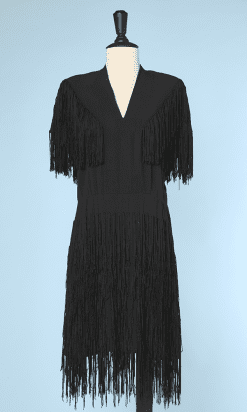 Robe  1940 en crêpe noir à franges