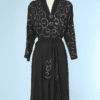 Robe  1940 en crêpe noir et clous argentés