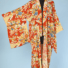 Kimono en soie orange et jaune imprimé de fleurs et d'oiseaux