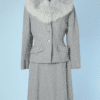 Tailleur 1950 en lainage bleu chiné et col en fourrure Wallaces