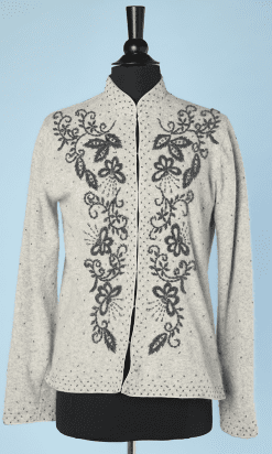 Gilet 1950 en laine grise brodé de perles grises irisées et grises nacrées