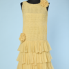 Robe 1925 en mousseline jaune à volants et smokes
