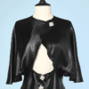 Top 1930 en satin noir et boutons carrés en strass