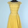 Robe 1960 de cocktail en mousseline jaune pailletée