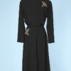 Robe 1940 en crêpe noir brodé de motifs perlés