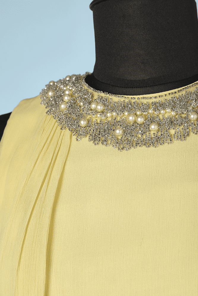 Robe 1960 de cocktail en mousseline jaune col perlé – Image 2