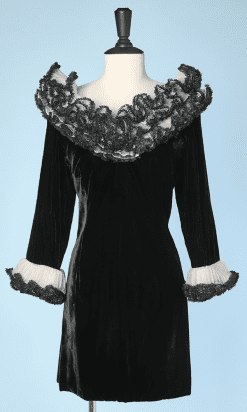 Robe 1980 en velours de soie noir, volants blancs et dentelles