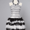 Robe bustier noire et blanche perlée, pailletée et cousue de plumes