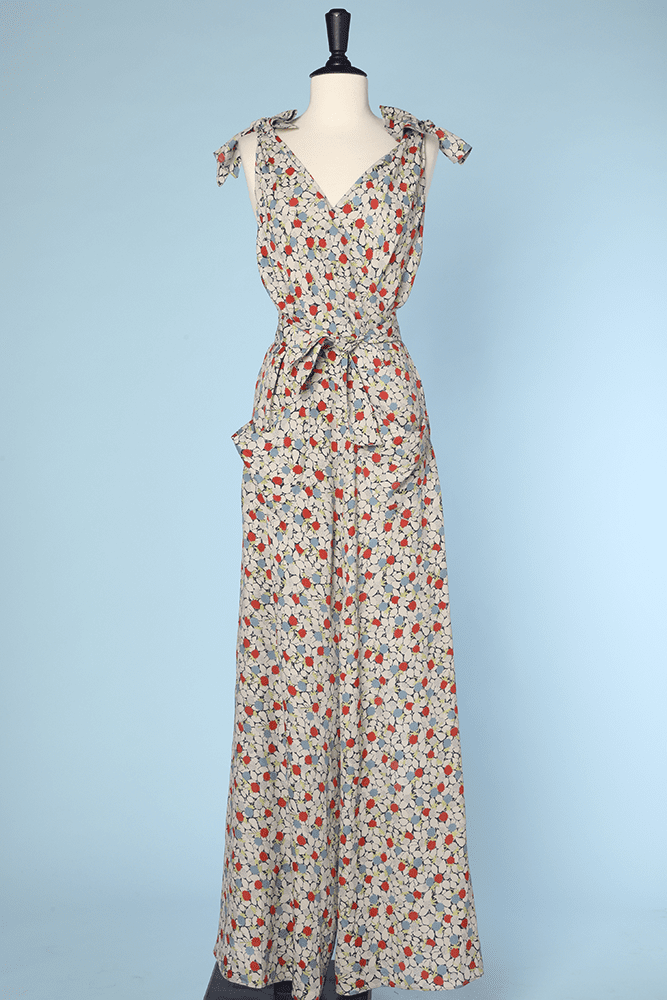 Combinaison pantalon 1930 en crêpe imprimé de fleurs et feuillages