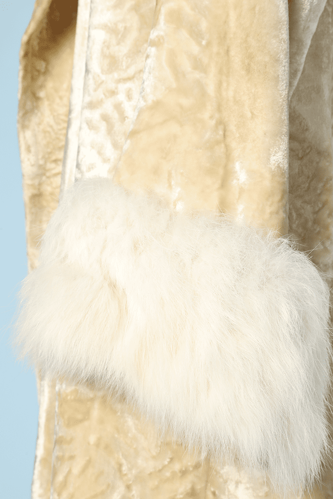 Manteau long 1930 en velours de soie ivoire et fourrure – Image 4