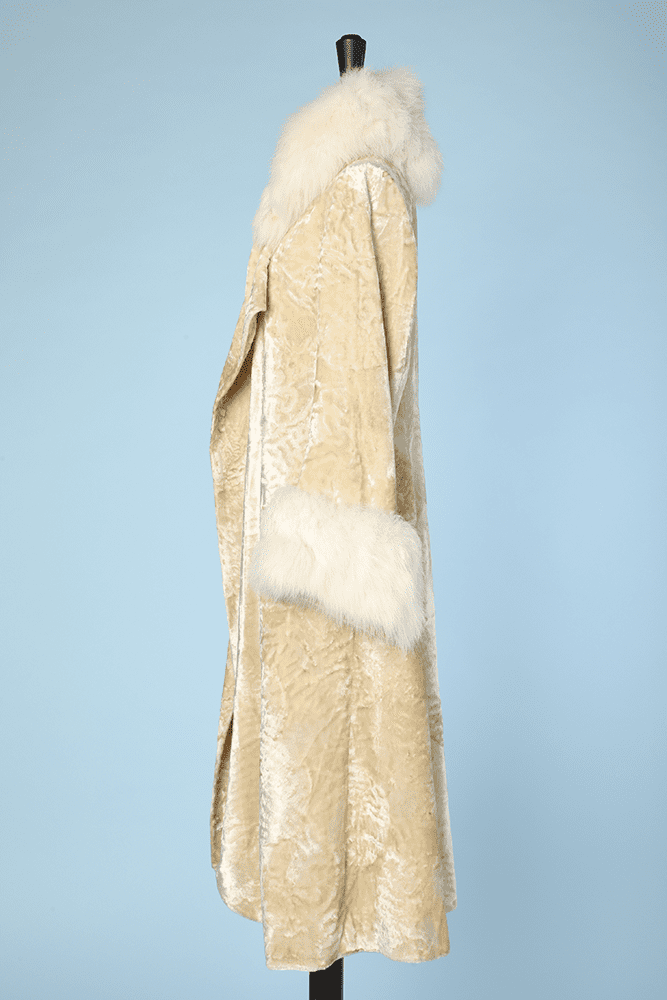 Manteau long 1930 en velours de soie ivoire et fourrure – Image 5