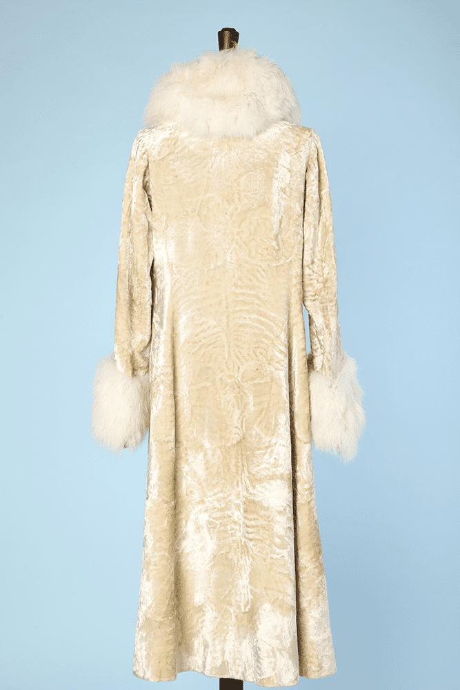 Manteau long 1930 en velours de soie ivoire et fourrure – Image 6