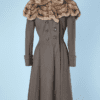 Manteau 1940 en lainage taupe avec grand col en fourrure