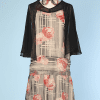 Robe longue 1925 en mousseline écrue à rayures noires et fleurs