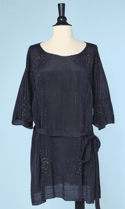 Tunique 1920 en soie marine brodée de perles