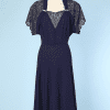 Robe 1940 en crêpe marine et dentelle avec clips en strass