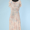 Robe 1930 en mousseline rose imprimé de fleurs